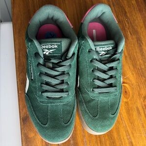 Reebok Woman’s Shoe Green Pink 7.5